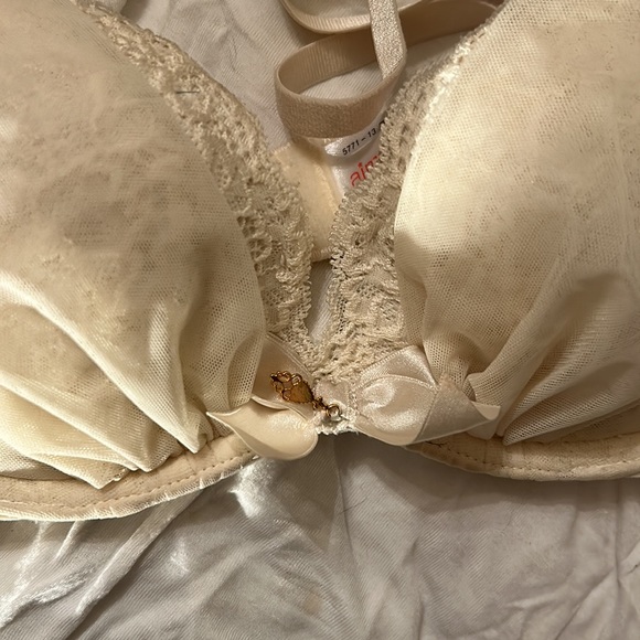 CLOSET CLEAR OUT DAY! Aimer Feel Japanese Bra Sz XS. DISCONTINUED - Picture 4 of 12